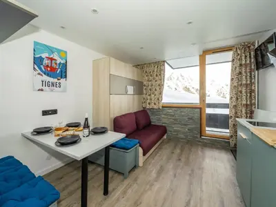 Coin salon dans l'établissement Studio confortable skis aux pieds avec balcon et WIFI - FR-1-502-524