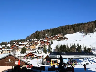L'établissement Résidence Praz De L'ours 2 - Studio 4 personnes à Vallandry en centre station et proche des pistes MAE-4004 en hiver