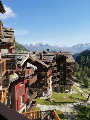 Vue générale sur la montagne ou vue sur la montagne depuis l'appartement
