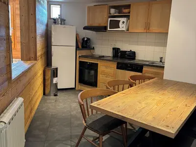 Cuisine ou kitchenette dans l'établissement Appartement 3ch · 70m² · Ski aux pieds · Piscine · Animaux admis - FR-1-181-2816