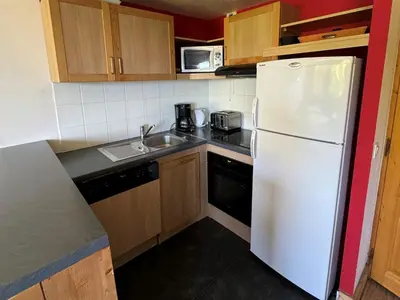 Cuisine ou kitchenette dans l'établissement Appartement rénové 2 pièces · Ski aux pieds · Belle Plagne Haut · Piscine & Spa - FR-1-181-2824