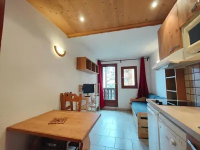 Cuisine ou kitchenette dans l'établissement Studio confortable, proche pistes & commerces, balcon - FR-1-502-574