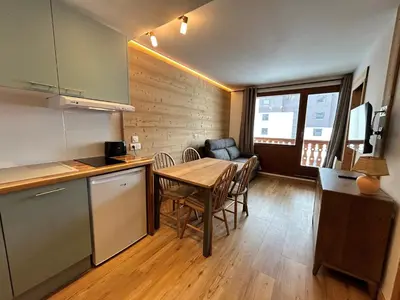 Cuisine ou kitchenette dans l'établissement Studio cabine rénové 4 pers, pied des pistes, balcon sud - FR-1-502-579