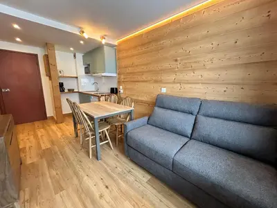 Coin salon dans l'établissement Studio cabine rénové 4 pers au pied des pistes avec balcon - Tignes Val Claret - FR-1-502-578