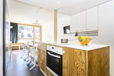 Cuisine ou kitchenette dans l'établissement Résidence Lauzieres - Appartement 3 pèces 7 personnes pied des pistes MAE-4784
