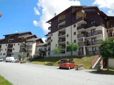 Plan de l'établissement Paradiski proche pistes et commerces vallandry