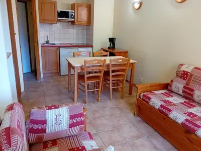 Cuisine ou kitchenette dans l'établissement Terrasses D 101 PARC NAT VANOISE appart 4 pers