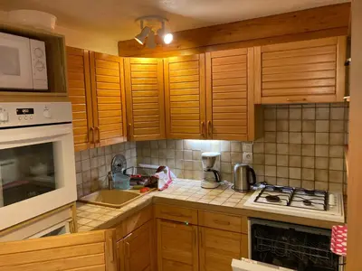 Cuisine ou kitchenette dans l'établissement La Mourra Appartement 5 personnes