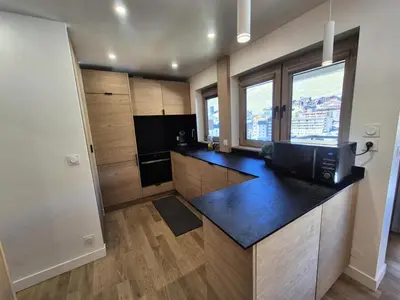 Cuisine ou kitchenette dans l'établissement Résidence Pontet B - Appartement rénové · Wifi · Balcon · Pied pistes MAE-1751