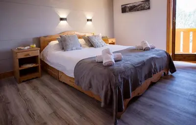 Un ou plusieurs lits dans un hébergement de l'établissement Chalet Chamois Domaine des Arcs sauna