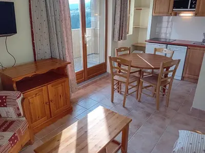 Cuisine ou kitchenette dans l'établissement Apartment near Télésiège Girarde