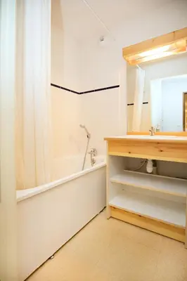 Salle de bains dans l'établissement Balcons C 023 - PARC NAT VANOISE appart 6 pers