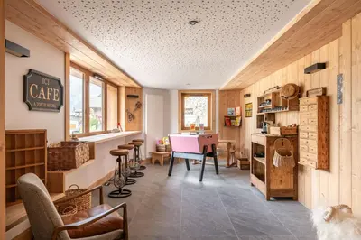 Coin salon dans l'établissement Apartment Erin Champagny-en-Vanoise - by EMERALD STAY