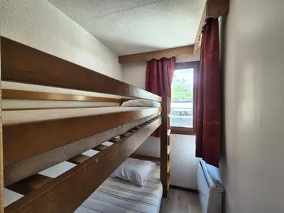 Un ou plusieurs lits dans un hébergement de l'établissement Résidence Rond Point Des Pistes C - Studio rénové·Proche des pistes·Balcon MAE-9073