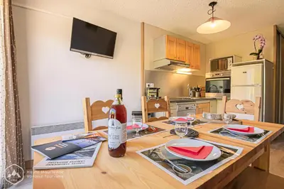 Cuisine ou kitchenette dans l'établissement Les Chalets De La Pyramide - CH2 - LES CHALETS DE LA PYRAMIDE MAE-0793