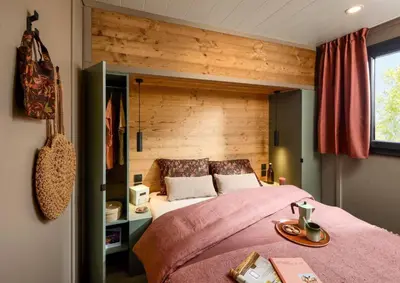 Un ou plusieurs lits dans un hébergement de l'établissement Résidence Camping La Buidonniere - Chalet confortable et lumineux en pleine nature MAE-1043