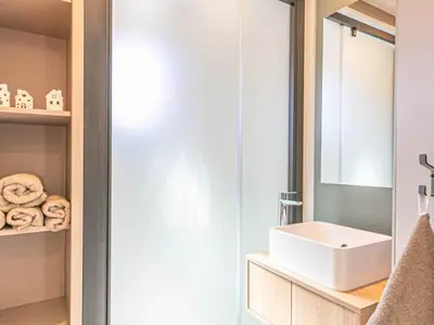 Salle de bains dans l'établissement Chalet lumineux avec vue, 6 pers, à Aussois - FR-1-840-54