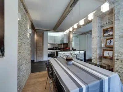 Cuisine ou kitchenette dans l'établissement Appartement rénové au pied des pistes avec parking à Val d'Isère - FR-1-862-38