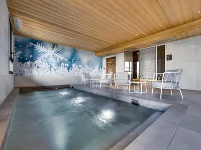Piscine de l'établissement Spacieux Duplex 6 Pers. Arc 1800 avec Spa - FR-1-866-5 ou située à proximité