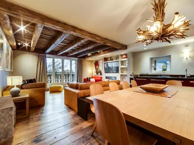 Coin salon dans l'établissement Duplex spacieux jusqu'à 10 pers, hammam, parking, proche pistes - FR-1-862-7