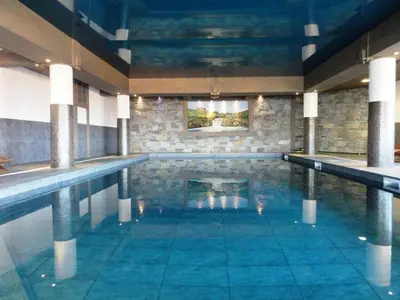 Piscine de l'établissement Duplex 3 Chambres Les Arcs 1800, Accès Direct aux Pistes, 6 Personnes - FR-1-352-1 ou située à proximité