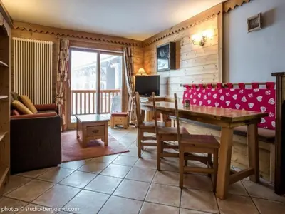 Télévision ou salle de divertissement dans l'établissement Appartement 4 pièces avec balcon, piscine et vue pistes, pour 6 pers. à Arc 1800 - FR-1-352-38