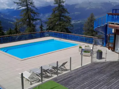 Piscine de l'établissement Appartement 2 pièces pour 5 pers., vue vallée, Charmettoger, animaux admis - FR-1-411-231 ou située à proximité