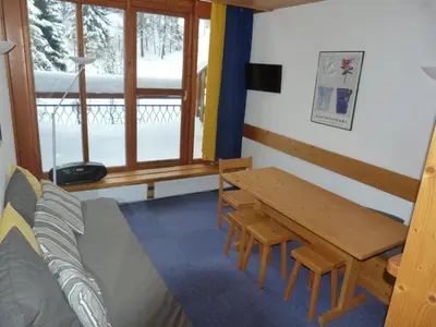 Télévision ou salle de divertissement dans l'établissement Duplex 3 pièces 6 pers proche pistes à Arc 1800 - FR-1-411-40