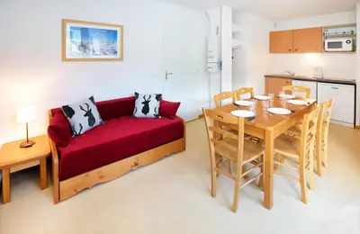 Cuisine ou kitchenette dans l'établissement Balcons G 036 - PARC NAT VANOISE appart 6 pers
