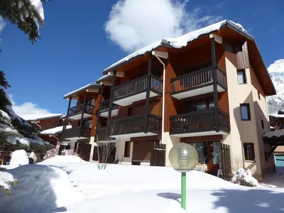 L'établissement Joli 2 pièces avec terrasse et piscine chauffée - FR-1-464-178 en hiver