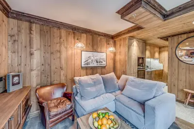 Coin salon dans l'établissement Appartement CHEVRIL à l'Hôtel LE VAL D'ISERE
