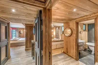 Un ou plusieurs lits dans un hébergement de l'établissement Appartement CHEVRIL à l'Hôtel LE VAL D'ISERE