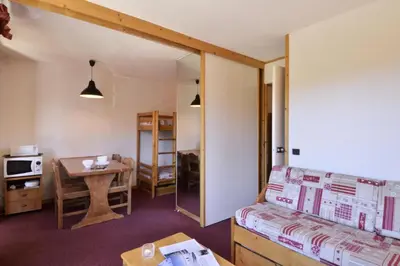 Un ou plusieurs lits dans un hébergement de l'établissement Résidence Croix Du Sud - Studio tout confort · Cœur de station · Vue pistes · Balcon MAE-7132