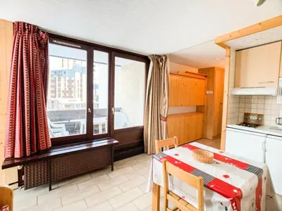 Cuisine ou kitchenette dans l'établissement Résidence Platieres - Studio au centre du Val Claret haut MAE-6750