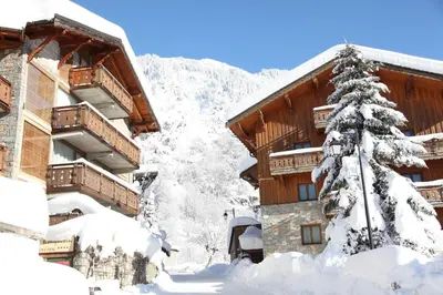 L'établissement Les Chalets du Bouquetin - Martre en hiver