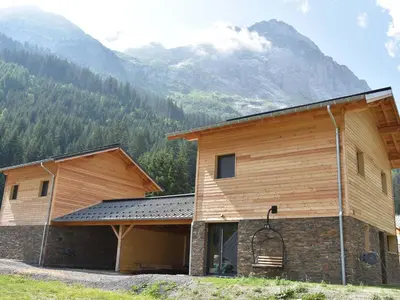 Vue générale sur la montagne ou vue sur la montagne depuis le chalet
