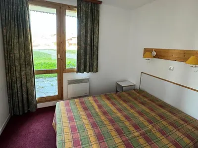 Un ou plusieurs lits dans un hébergement de l'établissement Résidence Themis - Appartement fonctionnel · Skis aux pieds · Vue pistes · Rez-de-chaussée MAE-3761