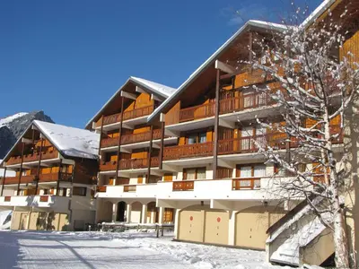 Plan de l'établissement Appartement 4 pièces ensoleillé, balcon sud, près du téléphérique - FR-1-464-193