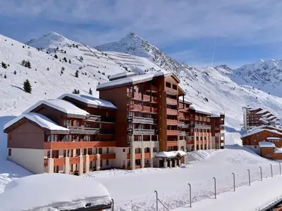 L'établissement Studio chaleureux divisible · Skis aux pieds · Animaux admis - FR-1-181-2401 en hiver