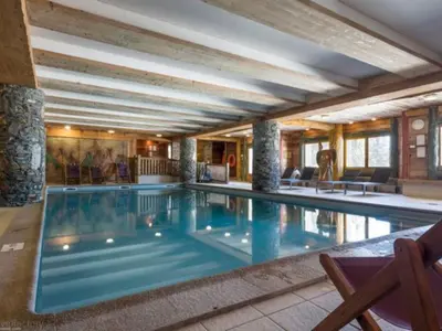 Piscine de l'établissement Appartement calme avec balcon, accès direct aux pistes - FR-1-346-417 ou située à proximité