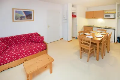 Cuisine ou kitchenette dans l'établissement Balcons C 026 - PARC NAT VANOISE appart 6 pers