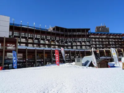 Activités en soirée proposées aux clients de l'établissement Residence Hotel Aiguille Rouge - Charmant studio pour 4 personnes à Arc 2000 ski aux pieds, en centre station, au pied des commerces et proche du bowling et de l MAE-2123