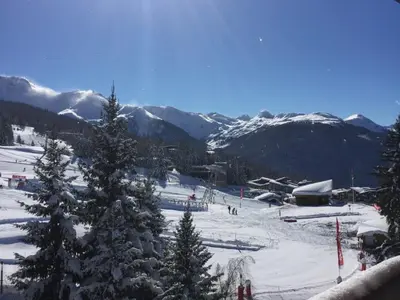 L'établissement Appartement rénové 3 pièces, ski aux pieds, 7 pers, balcons, 2 salles de bain - FR-1-346-527 en hiver