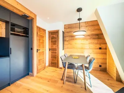 Cuisine ou kitchenette dans l'établissement Appartement rénové 2 pièces cabine proche pistes avec WIFI - FR-1-502-463