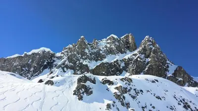 Vue générale sur la montagne ou vue sur la montagne depuis l'appartement