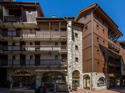 Plan de l'établissement Appartement confortable skis aux pieds avec parking couvert à Val-d'Isère - FR-1-694-58