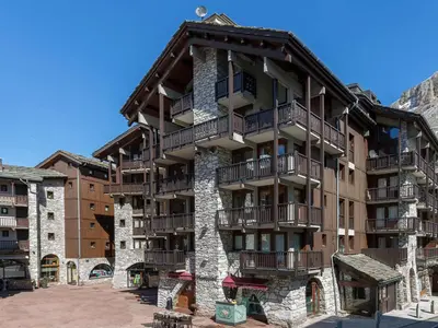 Plan de l'établissement Appartement confortable skis aux pieds avec parking couvert à Val-d'Isère - FR-1-694-58