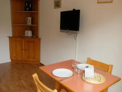 Télévision ou salle de divertissement dans l'établissement Studio lumineux 3 pers. au cœur de Tignes Le Val Claret, balcon - FR-1-502-471