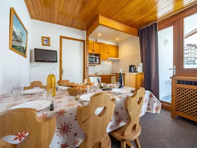 Télévision ou salle de divertissement dans l'établissement T2 confortable skis aux pieds avec balcon à Tignes - FR-1-502-480
