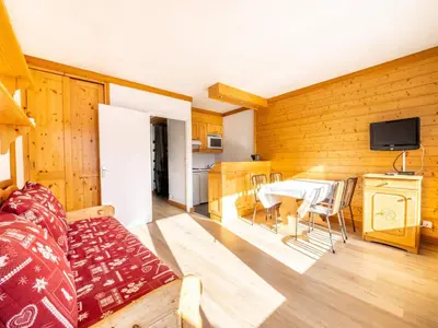 Télévision ou salle de divertissement dans l'établissement Studio lumineux au pied des pistes avec terrasse - Animaux bienvenus - FR-1-502-490